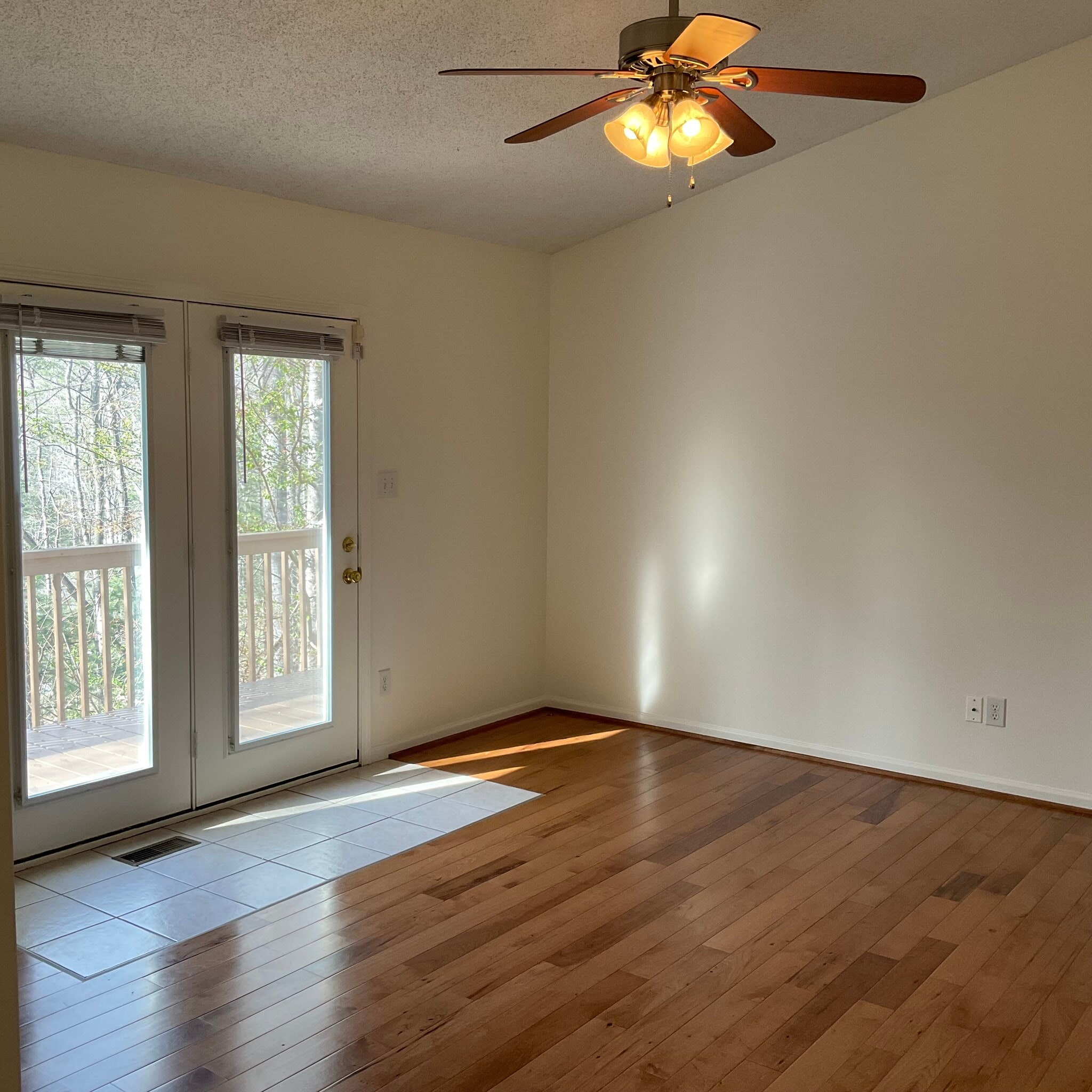 Building Photo - 10 Hillsboro Dr