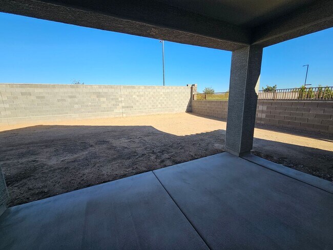 Building Photo - Stunning views