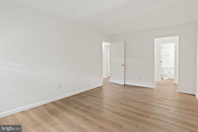 Building Photo - 5659 Harpers Farm Rd