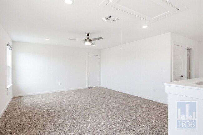 Building Photo - 10925 Tildon Ave