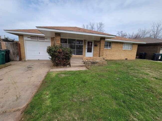 Primary Photo - 3 bed move in ready!
