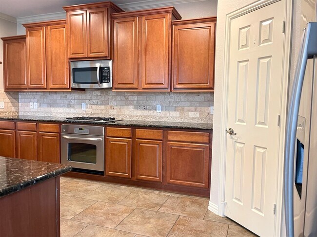 Building Photo - 26100 Brickhill Dr