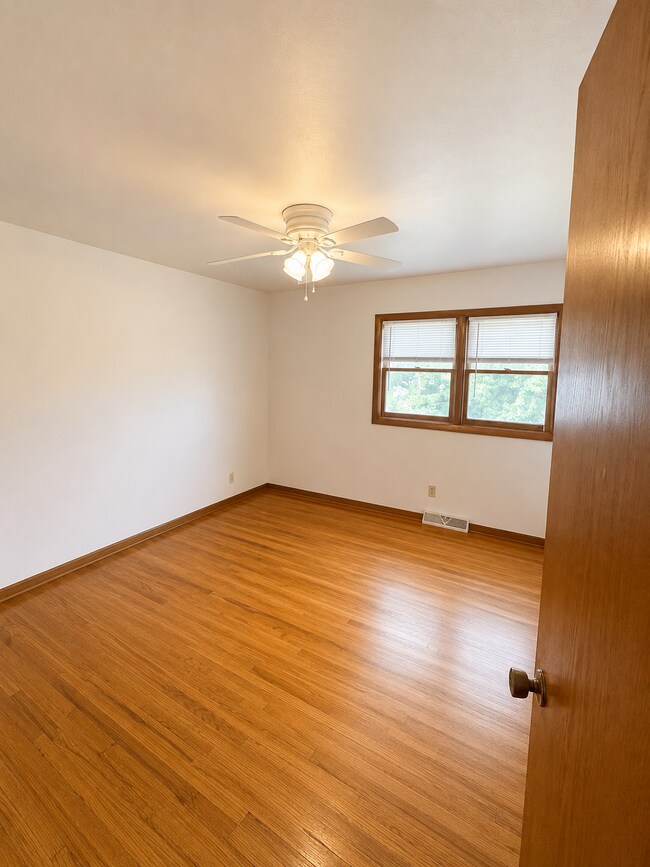 Building Photo - 2118 Melrose Dr