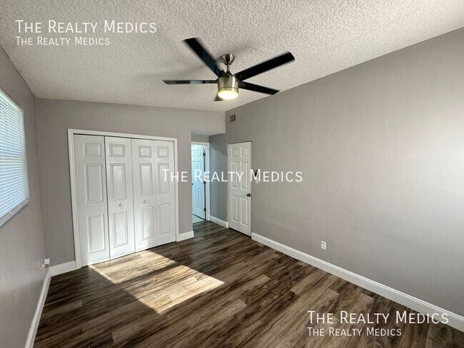 Building Photo - 1102 Egan Dr