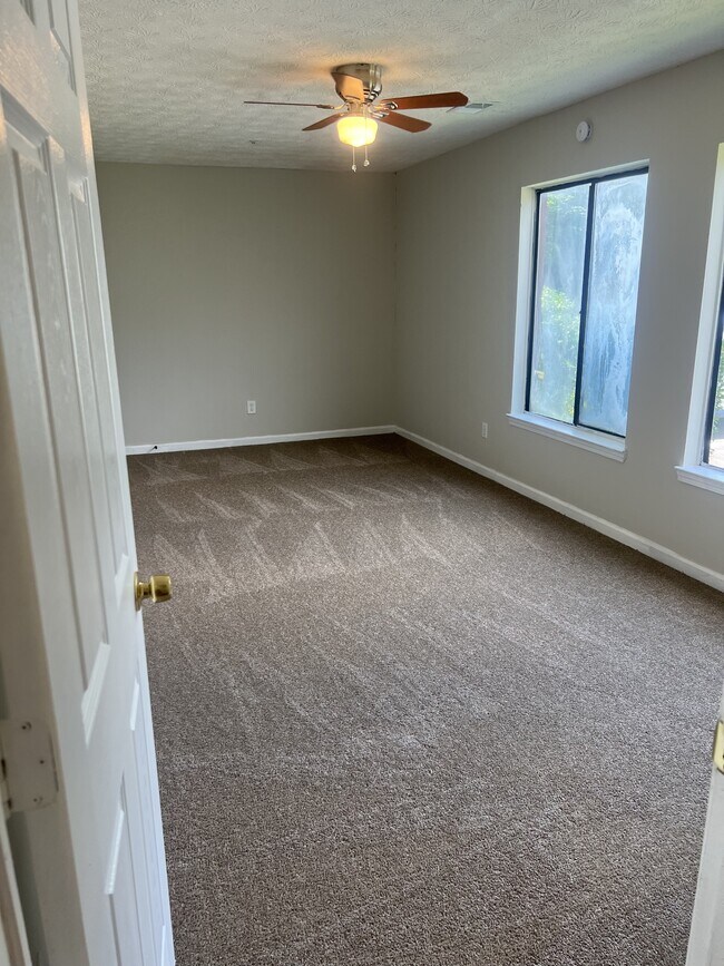 Building Photo - 5792 Trent Walk Dr