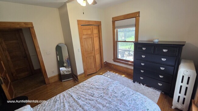 Building Photo - Spacious 4BR  in Saint Paul | 2 Full Baths - VIDEO TOUR