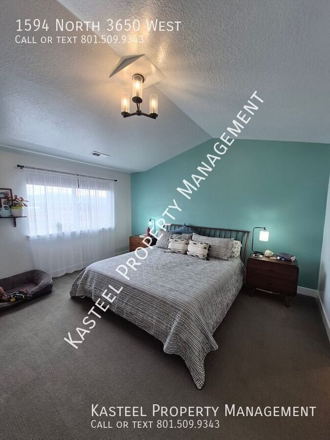 Building Photo - 1594 N 3650 W