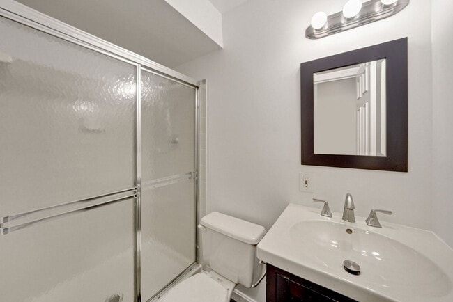 Building Photo - Updated // 3 Bedroom 2 Bathroom Condo // A...