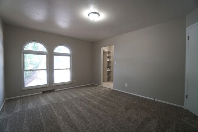 Building Photo - 5007 Alta Loma Rd