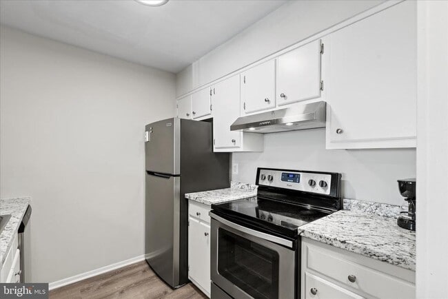 Building Photo - 3911 Woodhue Pl