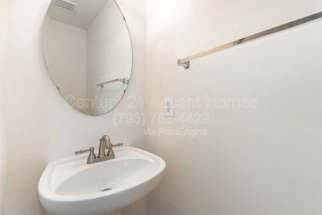 Building Photo - 9780 Lorraine Carol Way