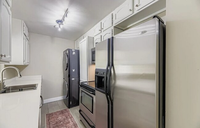 Building Photo - 3040 S Forest St