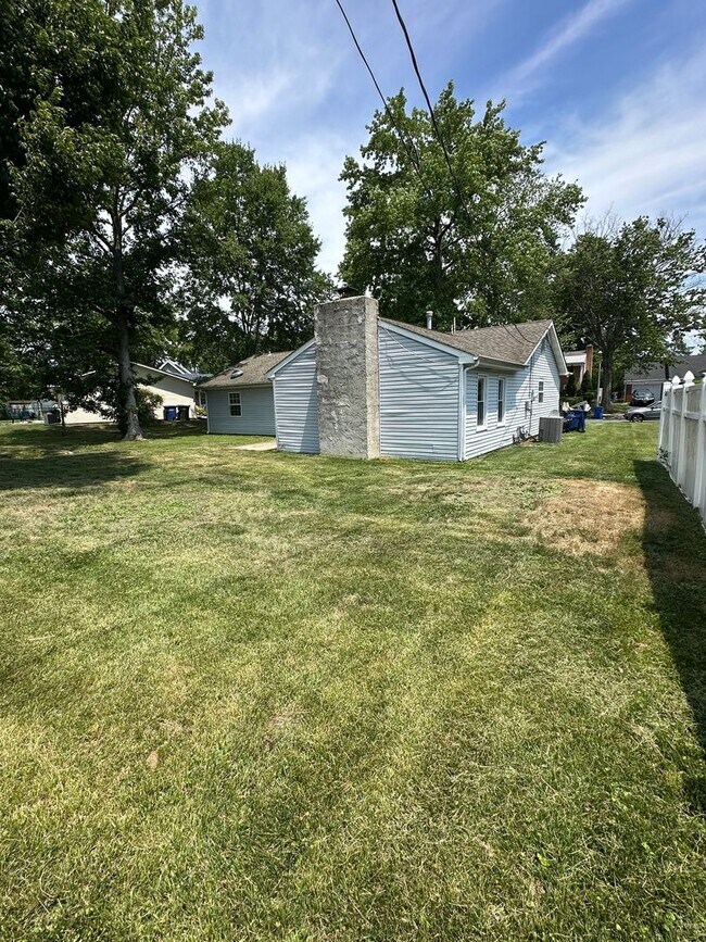 Building Photo - 26 Newport Ln