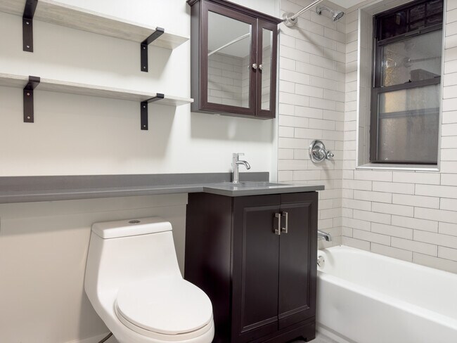 Building Photo - 4432 N Wolcott Ave