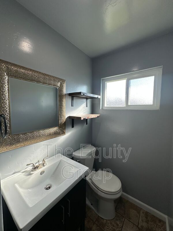 Building Photo - 4122 W Monte Vista Ave