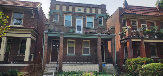 Building Photo - Tower Grove Park with Sun Porch & Private Yard **Move In Special- 1/2 Off 1st Months Rent**