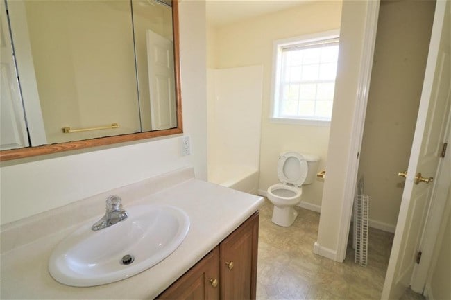 Building Photo - 412 Pauline Dr