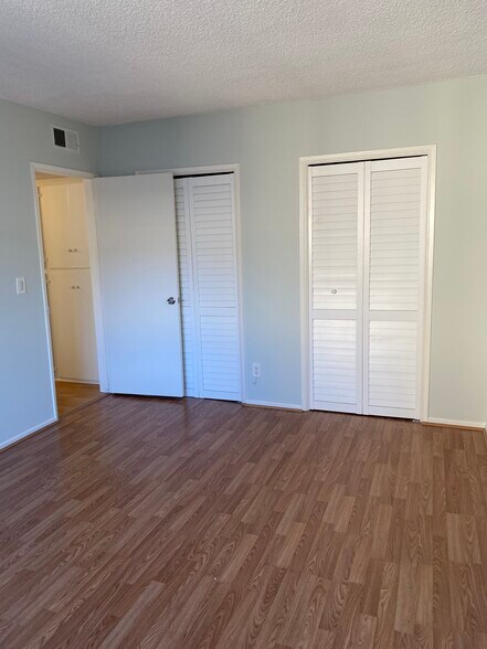 Building Photo - 5354 Lindley Ave