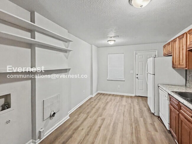 Building Photo - 248 Foxglen Rd