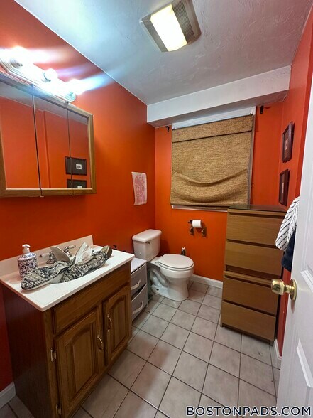 Building Photo - 174 Calumet St