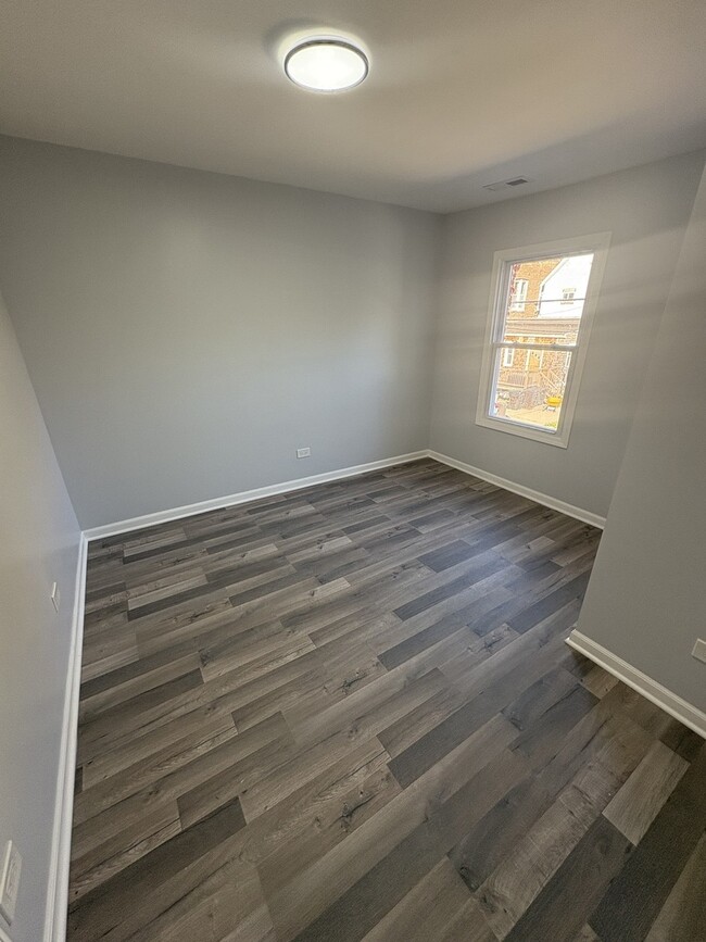 Building Photo - 432 W 61st Pl