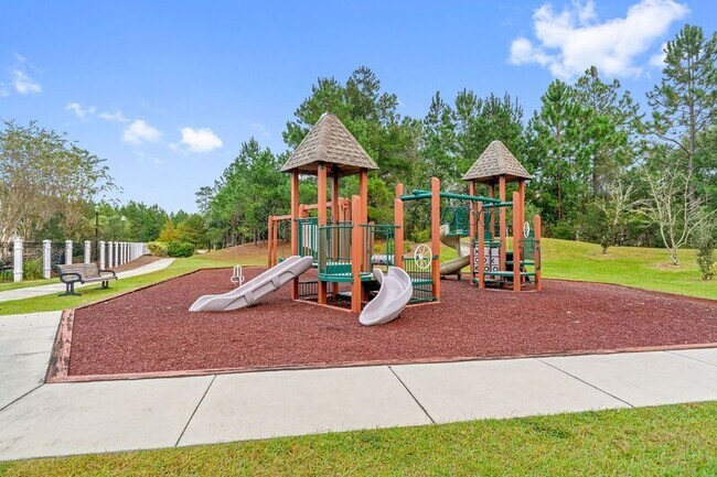 Building Photo - 145 Binscombe Ln