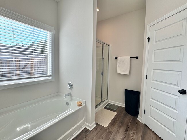 Building Photo - AVAILABLE NOVEMBER [PET FRIENDLY]