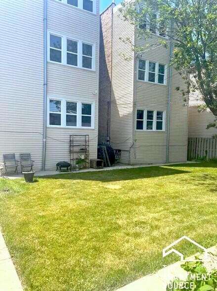 Building Photo - 2937 N Fairfield Ave