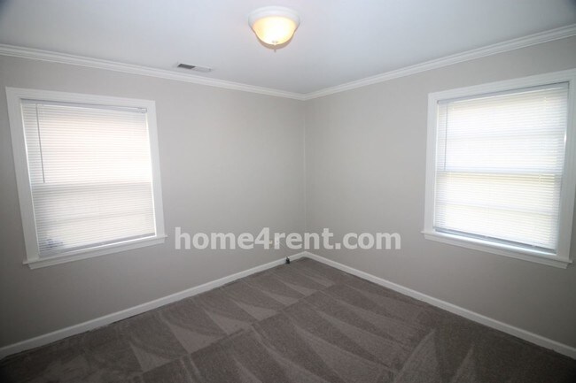 Building Photo - 2224 W 79th St