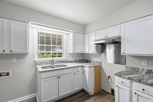 Building Photo - 1381 Laudeen Dr