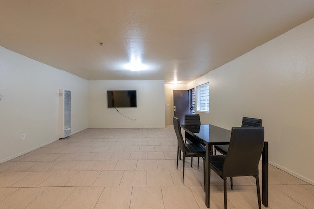 Building Photo - 5231 Huntington Dr