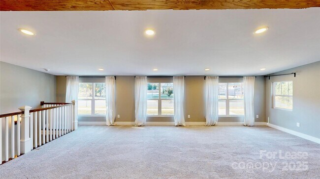 Building Photo - 1412 N Sharon Amity Rd