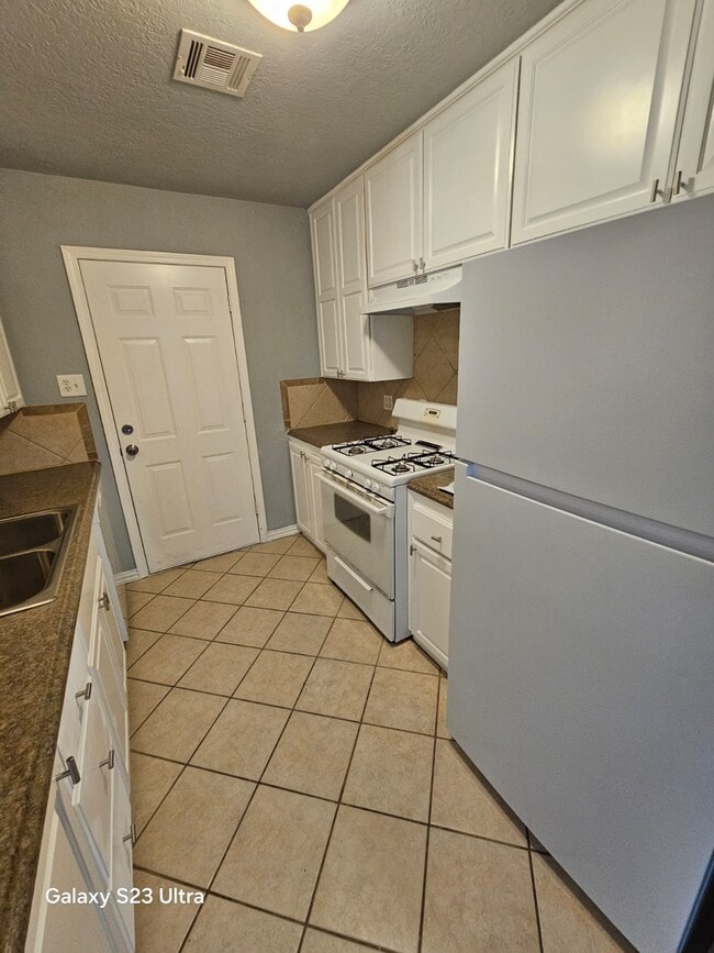 Building Photo - 908 NW 20th St