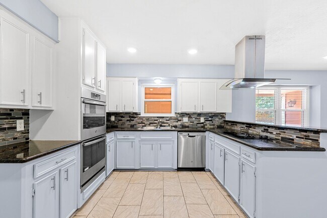 Building Photo - 1103 Manatee Ln