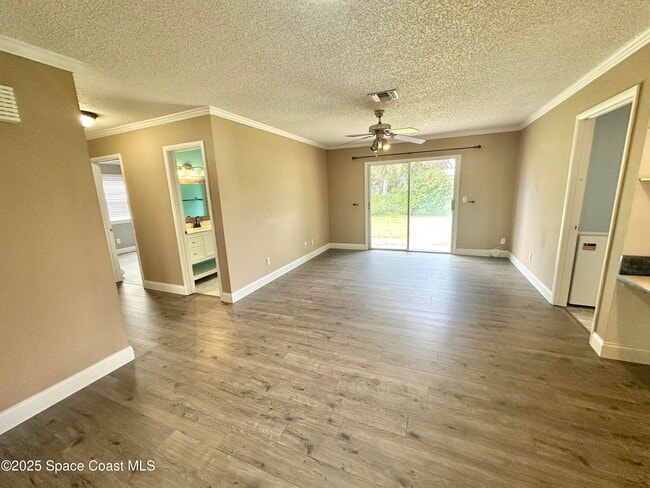 Building Photo - 350 Vesta Cir