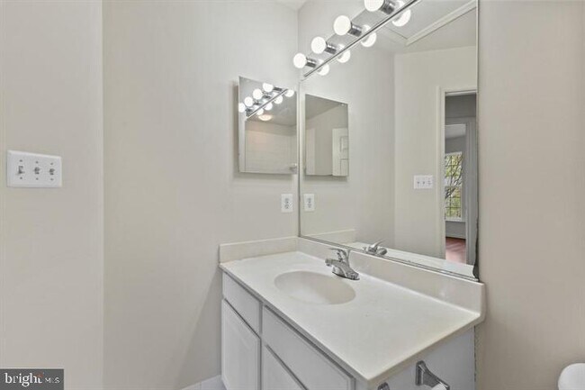 Building Photo - 46212 Walpole Terrace