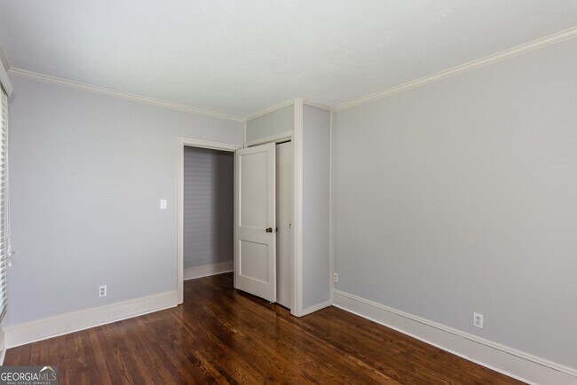 Building Photo - 2050 Mercer Ave