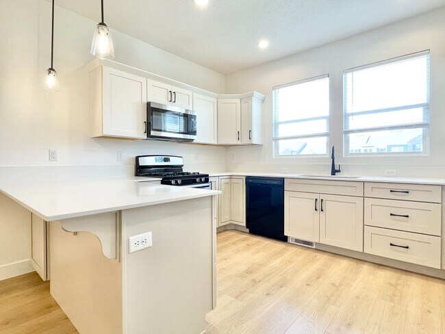 Building Photo - Beautiful Poolside Townhome at The Exchange!