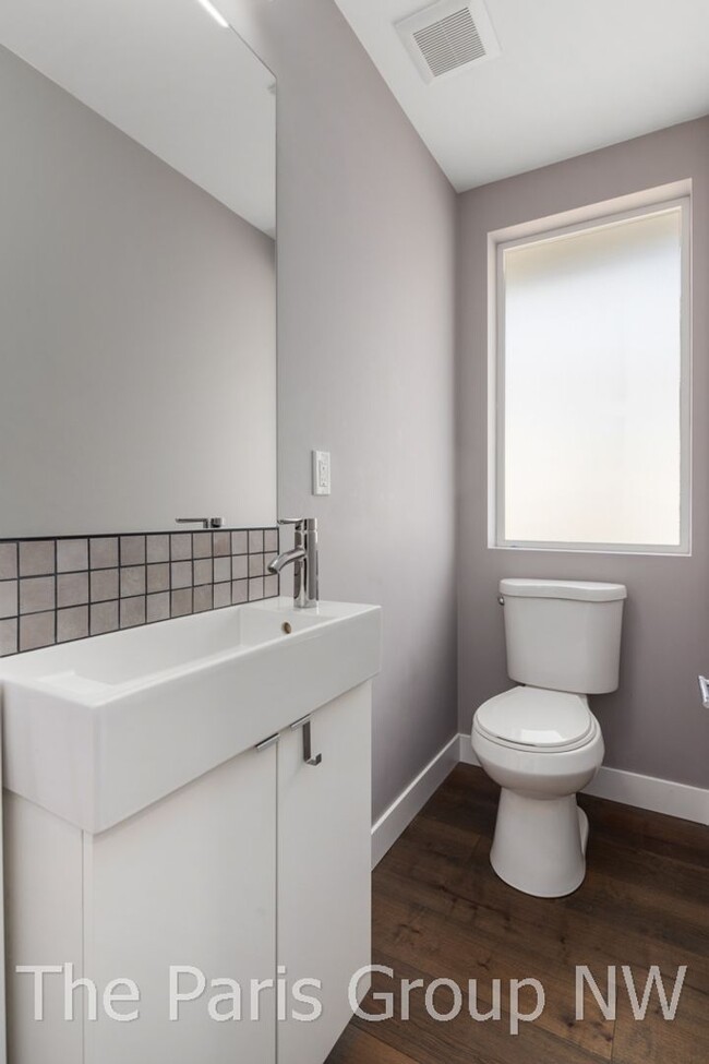 Building Photo - Modern 2BR Columbia City/Hillman City Town...