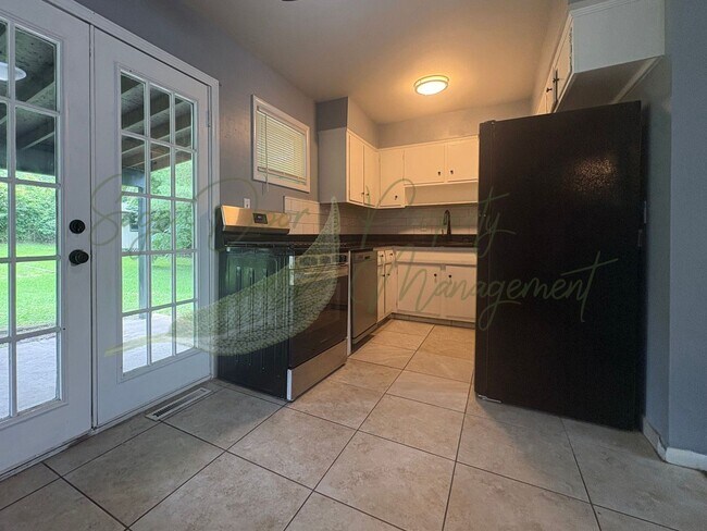 Building Photo - MODERN RENOVATIONS!!!