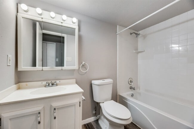 Building Photo - 713 Sunny Slope Dr