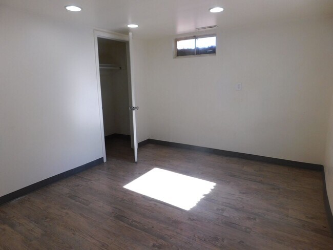 Building Photo - 941 Walnut Ave