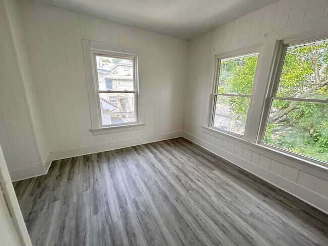 Building Photo - 949-951 Ferndale Ave