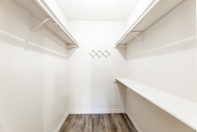 Building Photo - 9797 Leawood Blvd