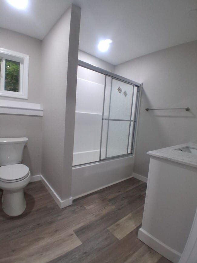 Building Photo - $1,800 - 2 Bedroom 2 Bathroom Newly Renova...