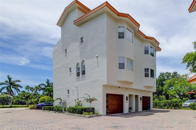 Building Photo - 1575 Pinellas Bayway S