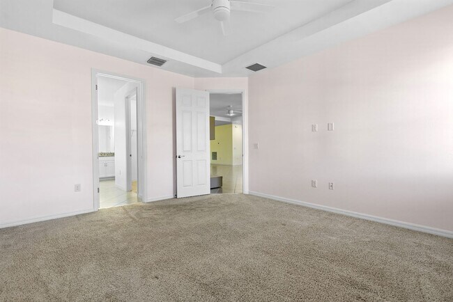 Building Photo - 4006 SW 26th Ct