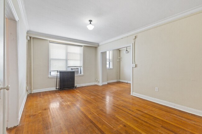 Building Photo - 28 E 16th St