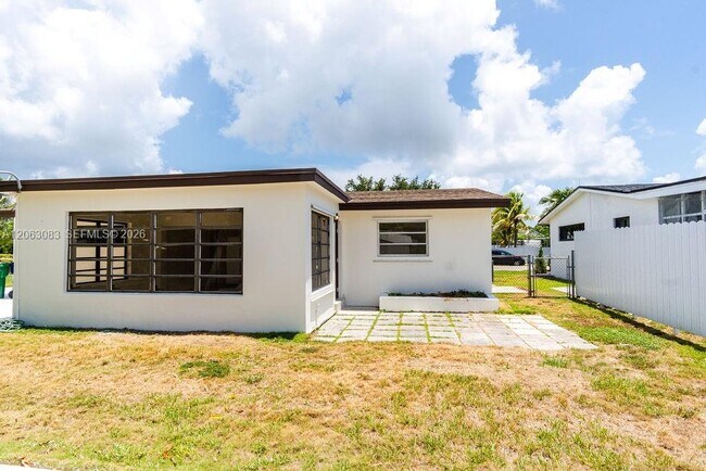 Building Photo - 19390 Whispering Pines Rd