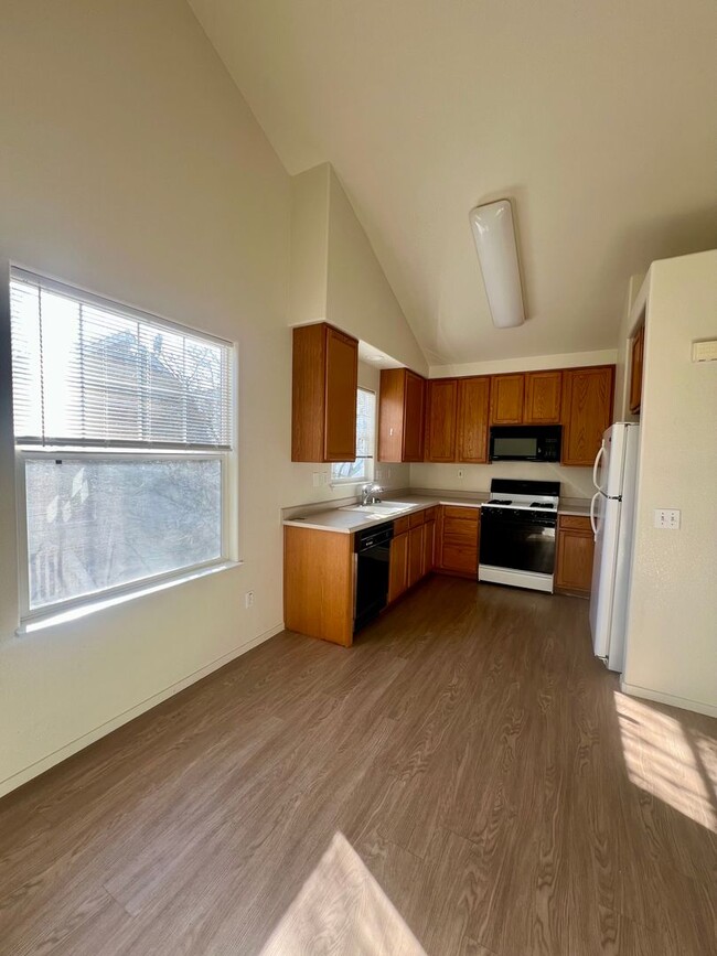 Building Photo - 1 Bedroom 1 Bathroom in Rincon Valley with...